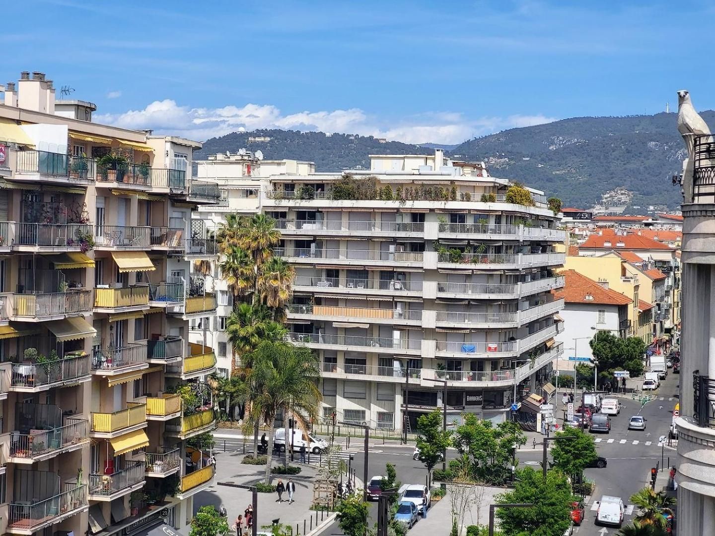 Valery Close To Prom Des Ideal For 2 Ac Apartment *