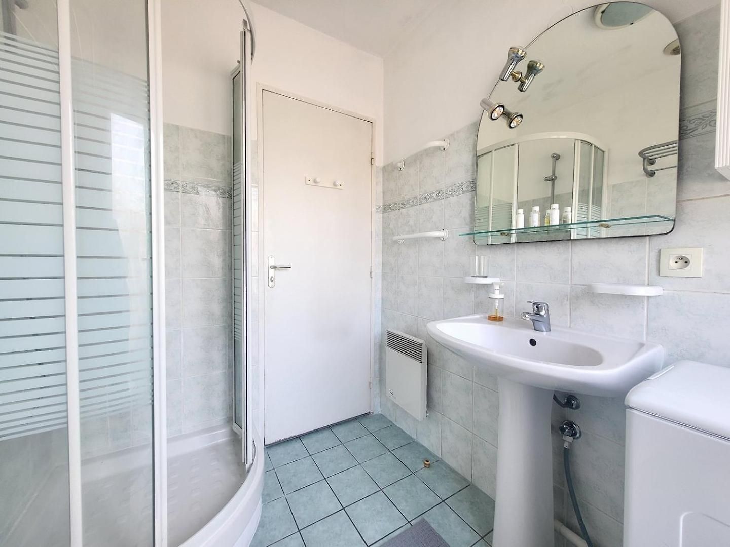Valery Close To Prom Des Ideal For 2 Ac * Nice
