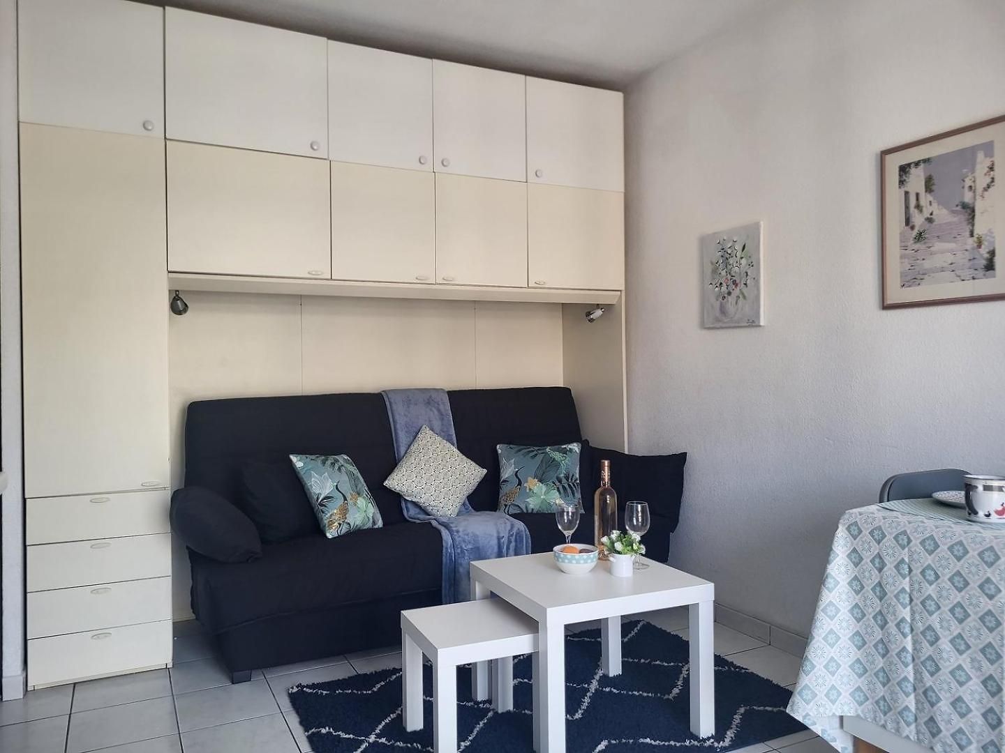 Valery Close To Prom Des Ideal For 2 Ac Apartment *