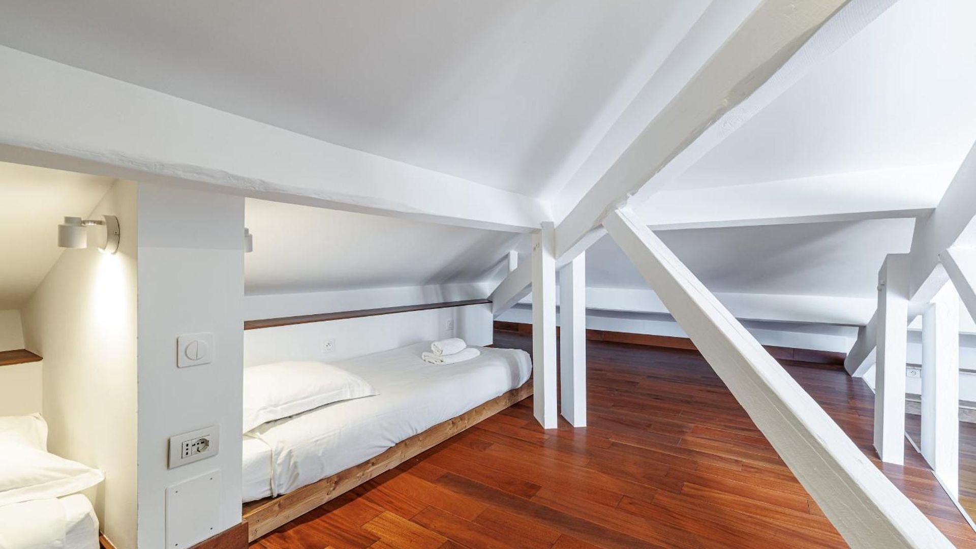 Open View Terrace - Wide 2 Bdr Quiet Area