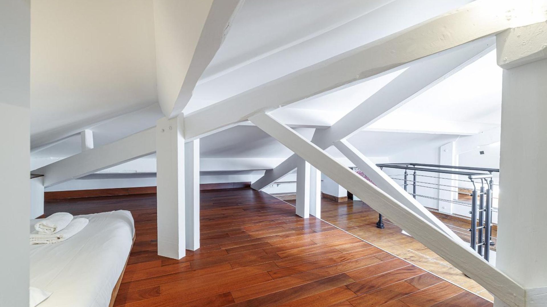 Open View Terrace - Wide 2 Bdr Quiet Area Nice