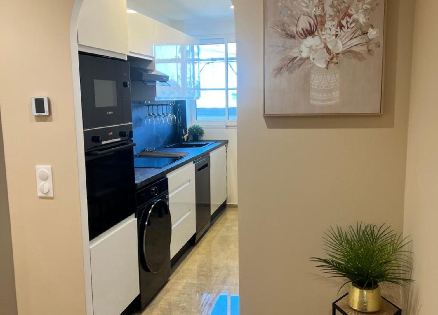 Moderne 3 Pièces Climatisé Avec Balcon, à 2 Min Appartement Nice