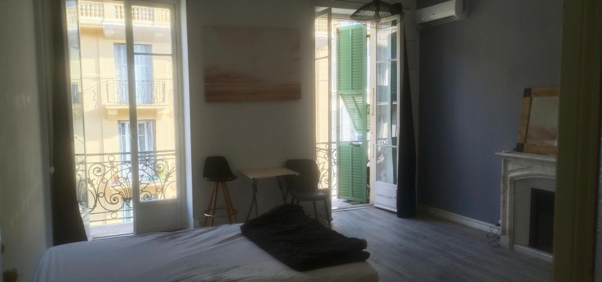 Très Grande Climatisée Plein Centre Avec Balcon Nice