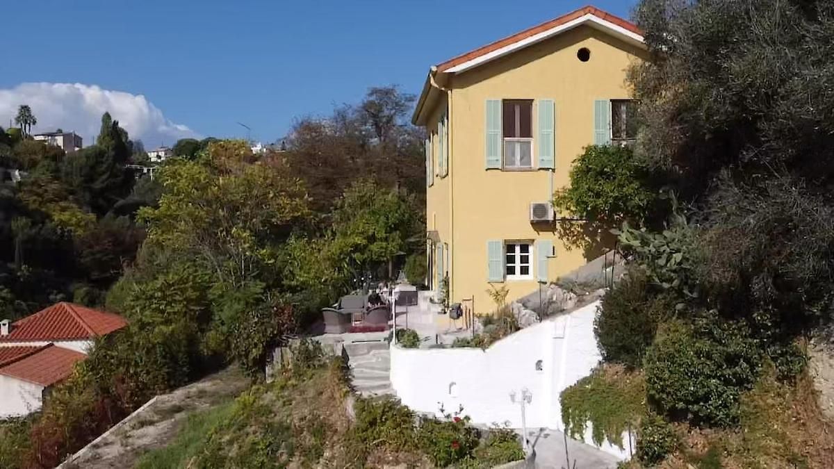 House On The Hill * Nice