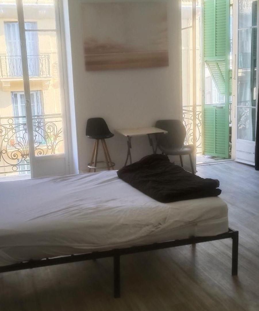 Très Grande Climatisée Plein Centre Avec Balcon Couette-café 3*