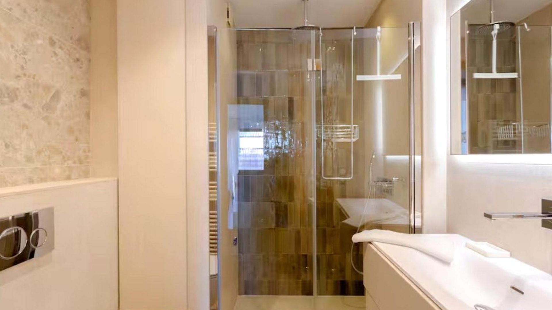 Appartement De Luxe En Première Ligne Avec Vue Sur