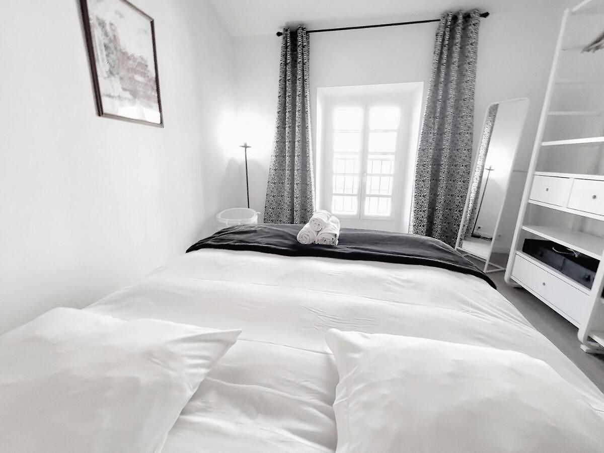 Aux Portes Du Vieux-nice - 2chambres / 4 Personnes - & A/c Apartment