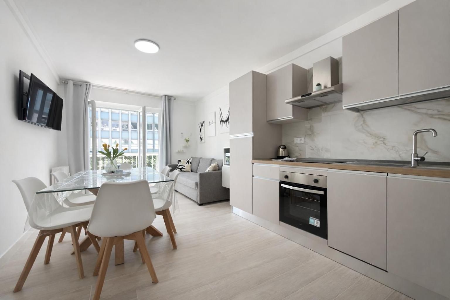 Rénové 3 Chambres, 8 Pers, à 50 M