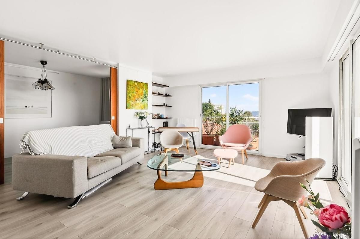 3br Flat With Sea View Balcony - Pool & Parking *