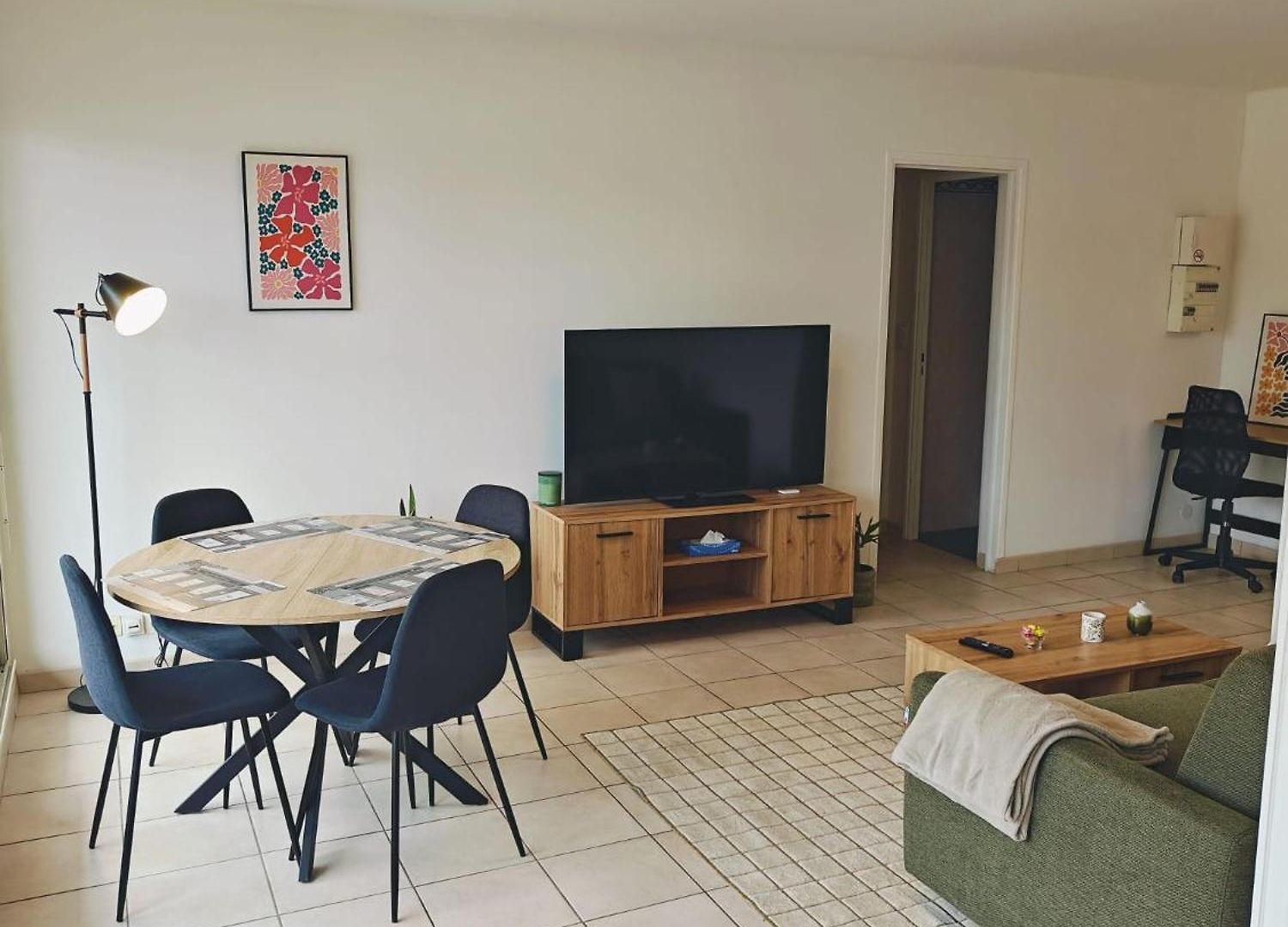 Lumineux Avec Terrasse à Appartement *
