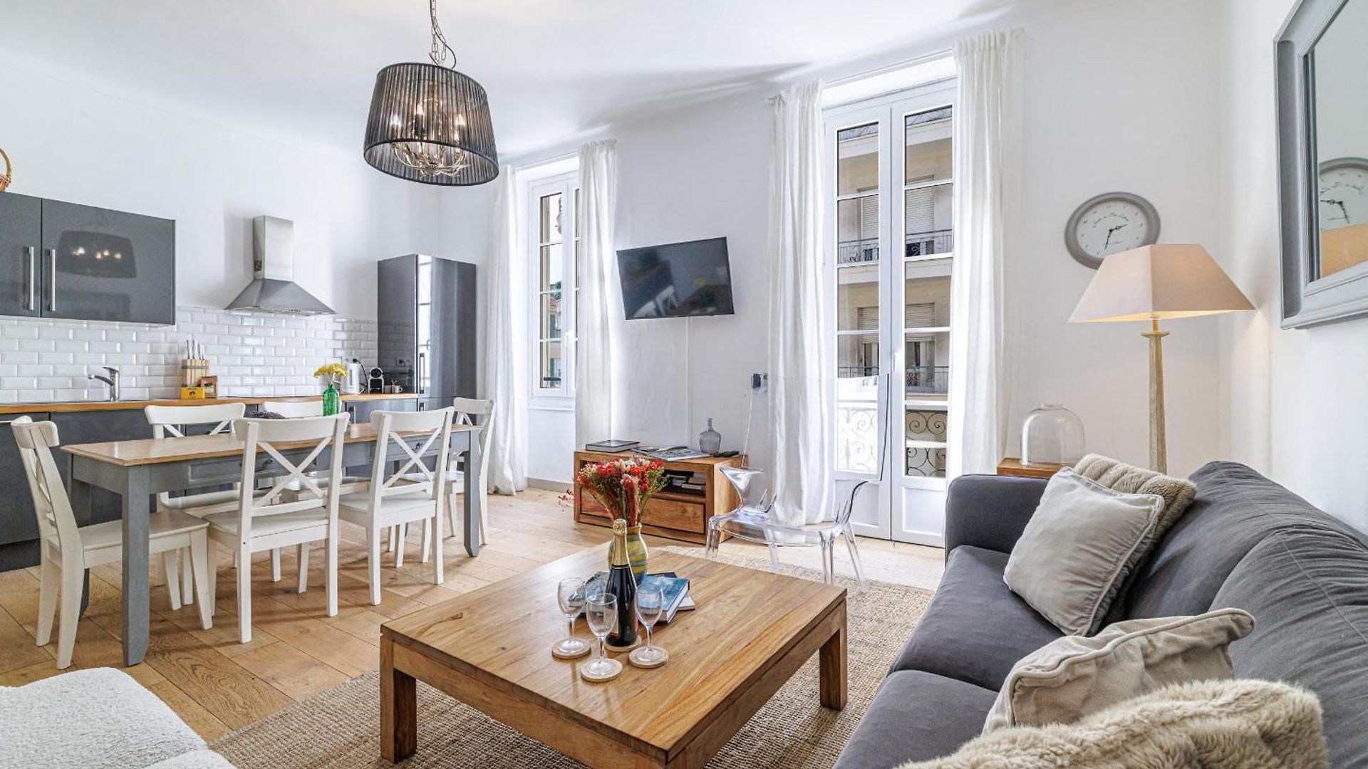 Wide & 3 Bdr - Ac & Balcony *