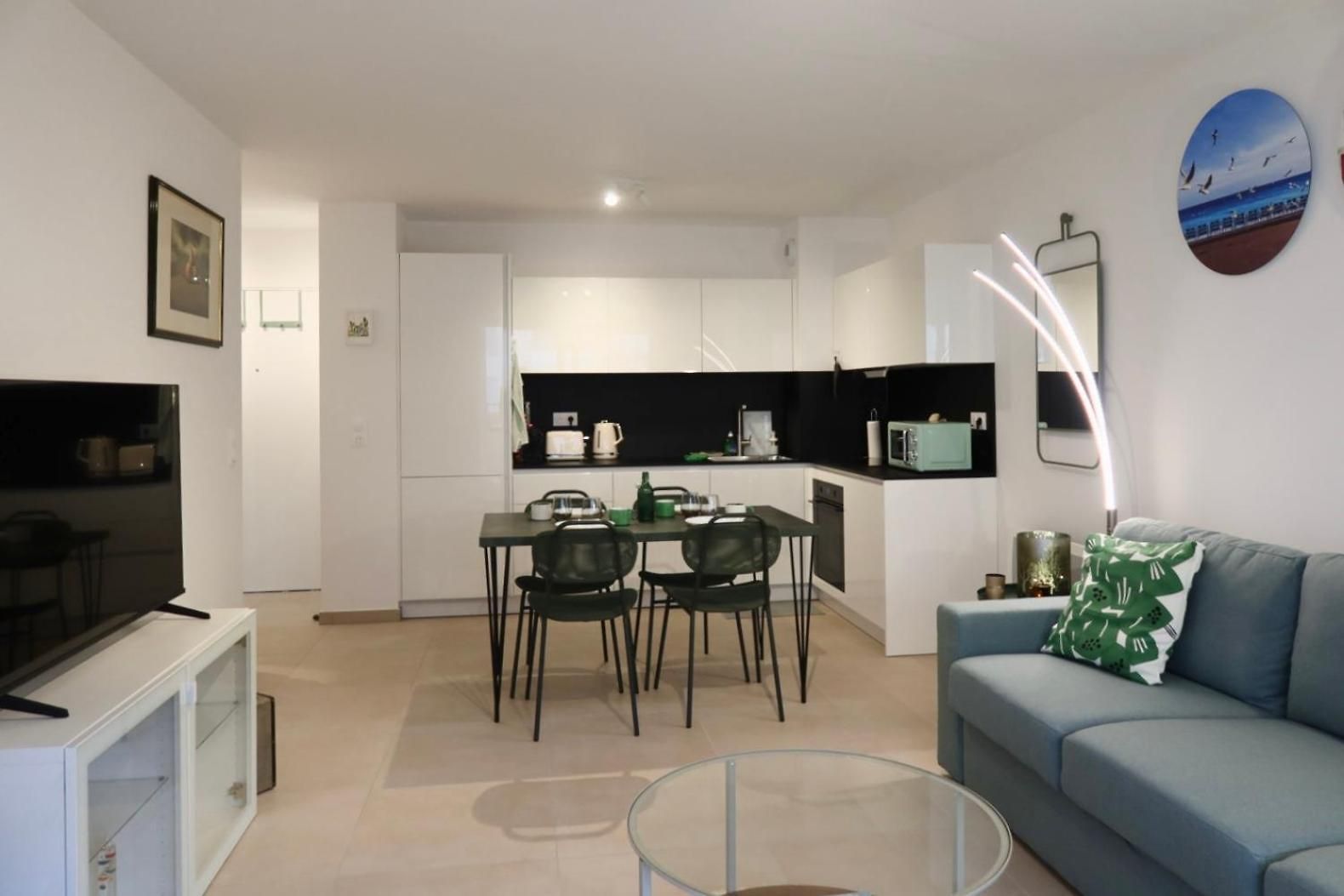 Time - Chic With Sunny Terrace, Port Apartment Nice