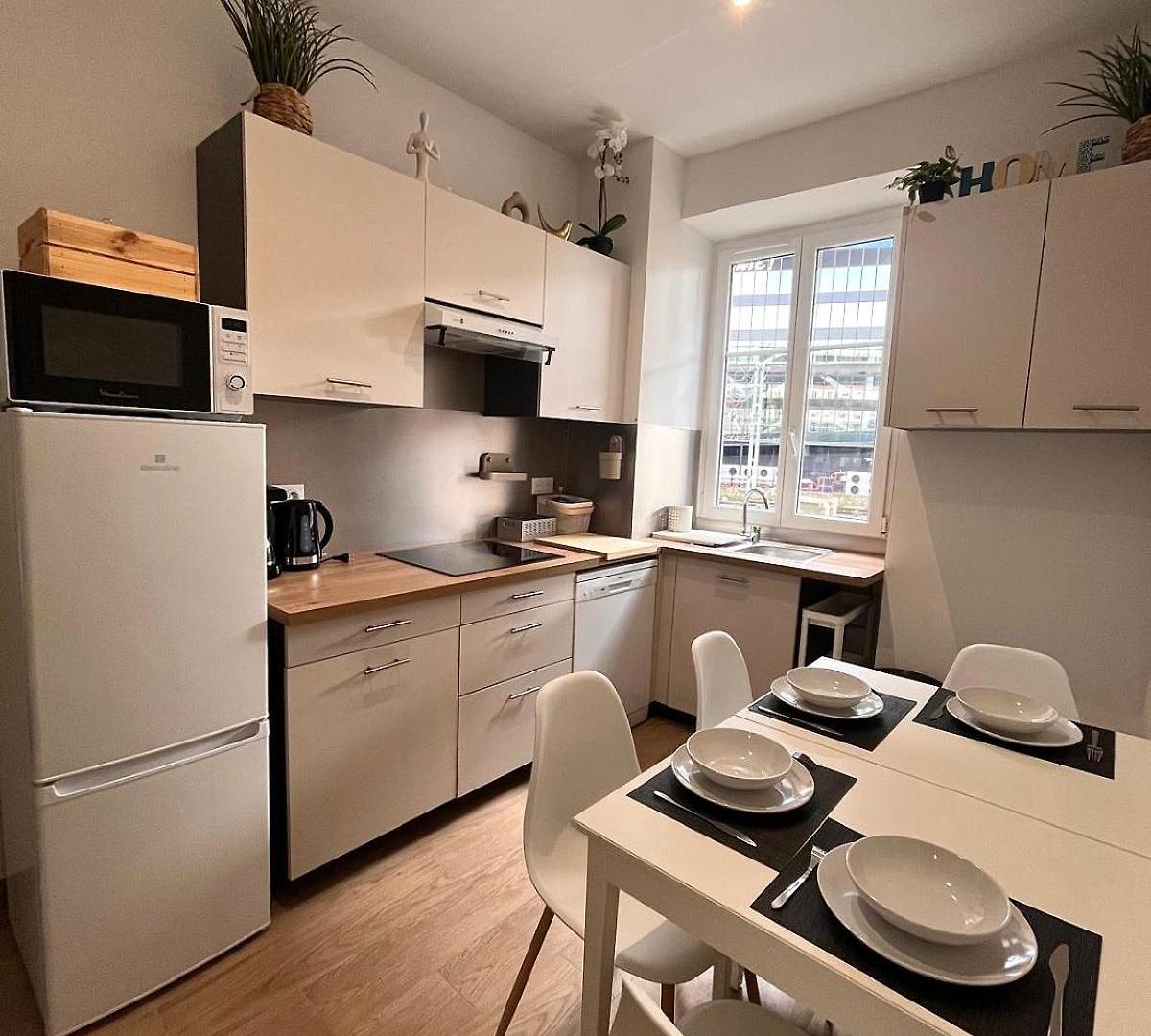 Appartement Moderne 3 Chambres, 2 Douches, Proche Gare, Wifi