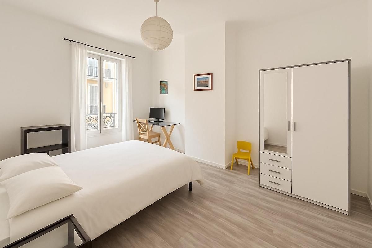 Appartement Large 1 Bedroom Apartment, Balcony, Very