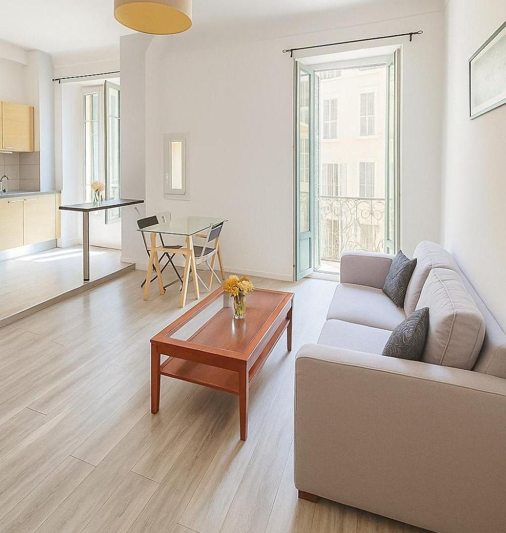 Appartement Large 1 Bedroom Apartment, Balcony, Very *