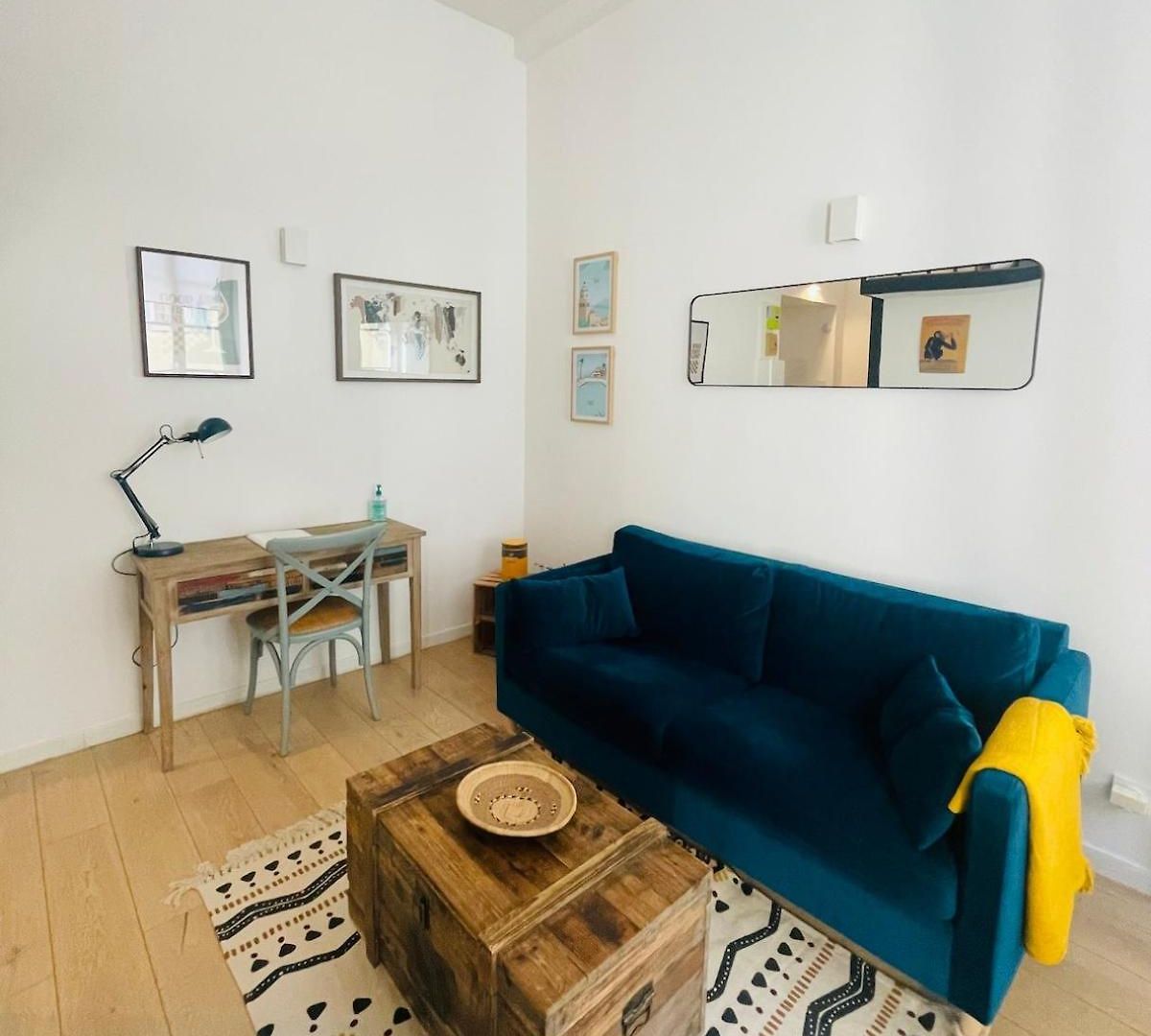 Bright Modern Studio, Port, Walk To Tram And Beach!
