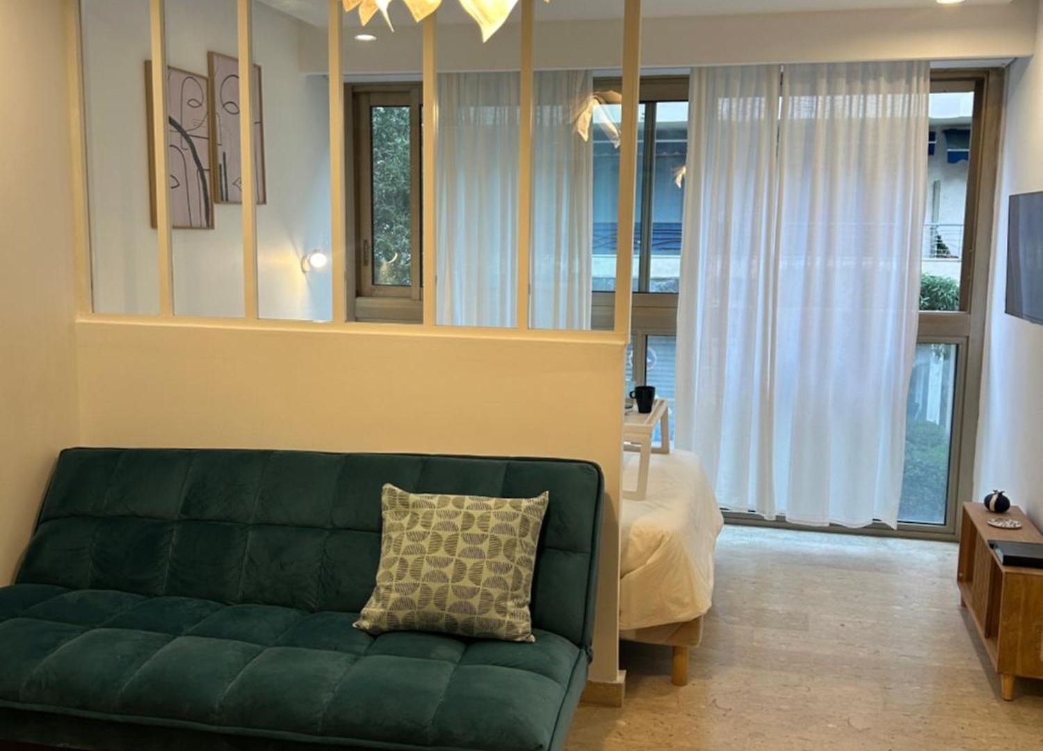 Beachside Chic - Carré D'or -