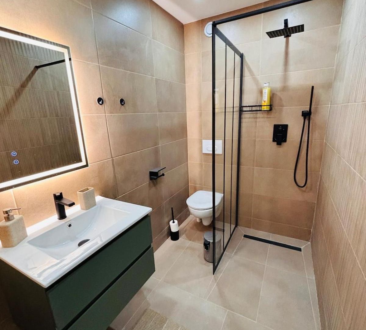 Appartement Perfectly Located Between Sea And Center