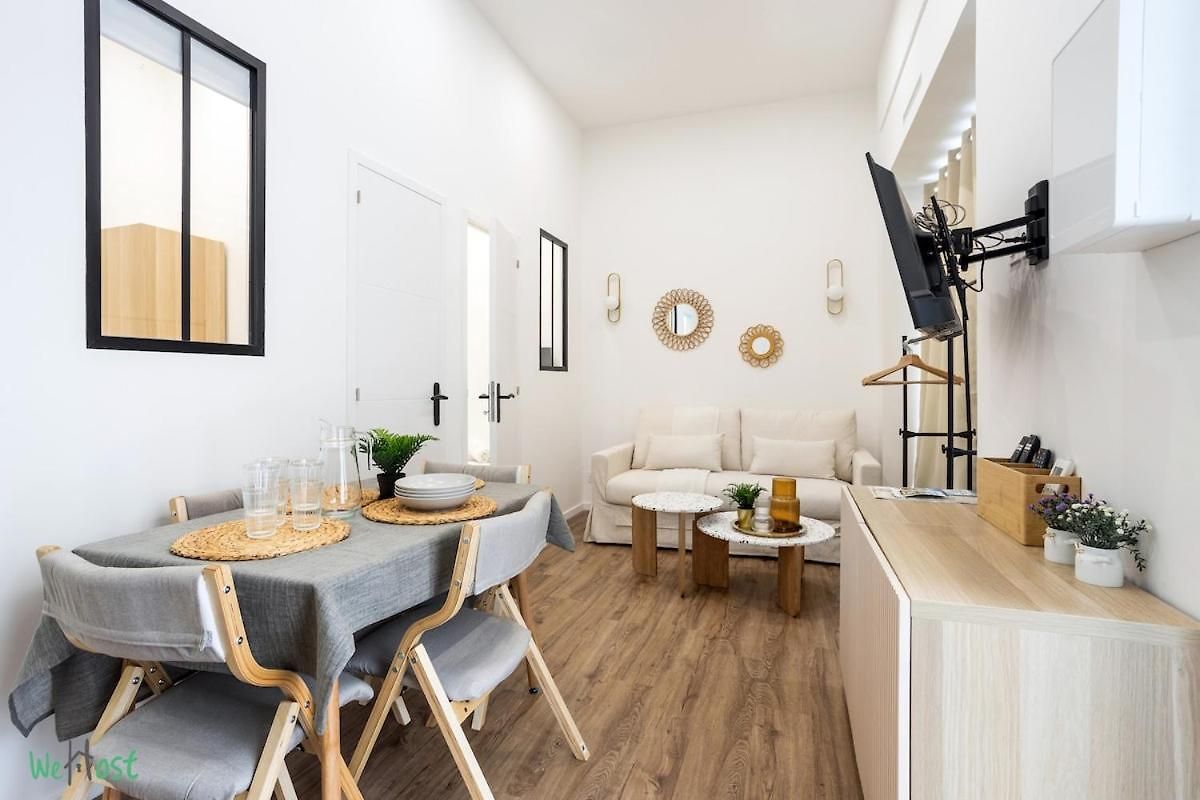 Wehost D2 - Smart & Chic Loft, 3 Mins To Beaches Apartment *
