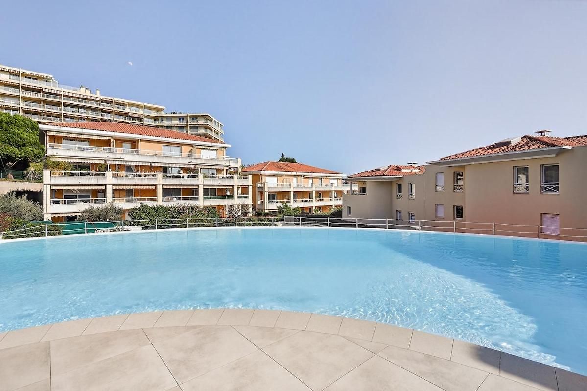 Appartement 3br Flat With Sea View Balcony - Pool & Parking