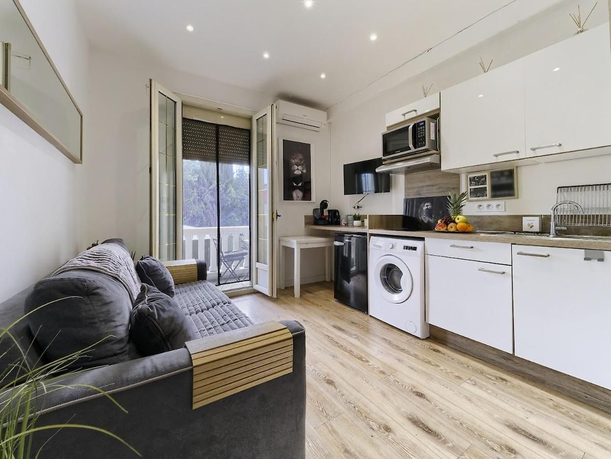 Appartement Promenade Des Anglais-2 Mins Walk To Beach- Charming Duplex -air Conditioning Wi-fi