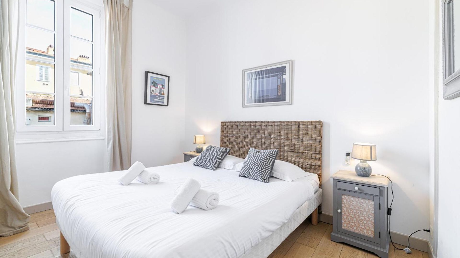 Wide & 3 Bdr - Ac & Balcony Apartment