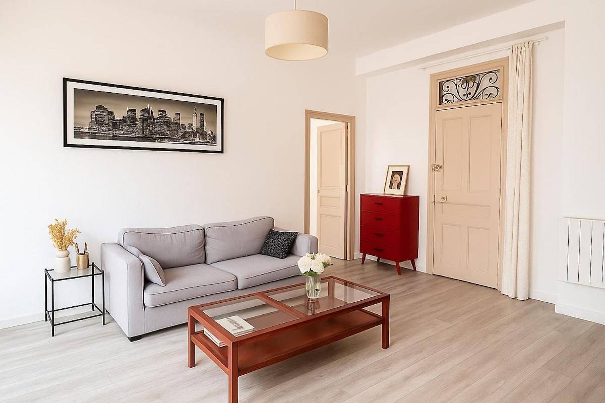 Appartement Large 1 Bedroom Apartment, Balcony, Very Nice