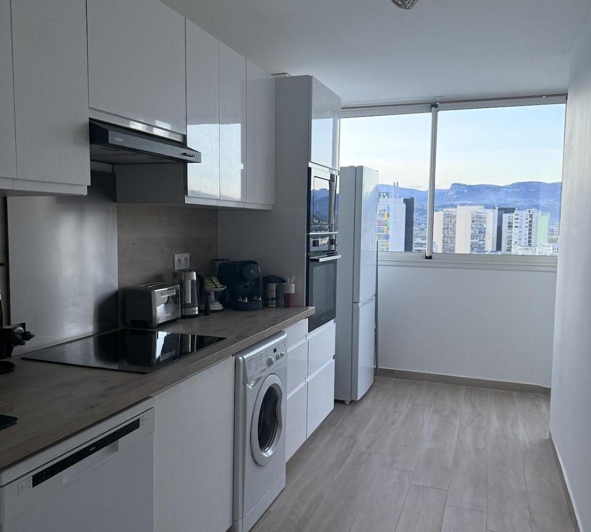 Appartement Deux Pièces Moderne Avec Balcon&vue Dégagée *