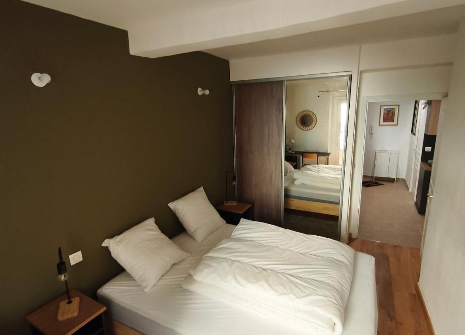 Cozy 50 M2 - Balcony & Air Conditioning! Heart Of Old *