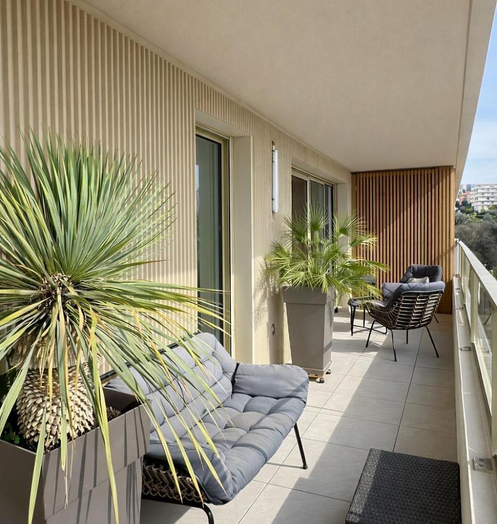 Luxury With Balcony & Rooftop Nice