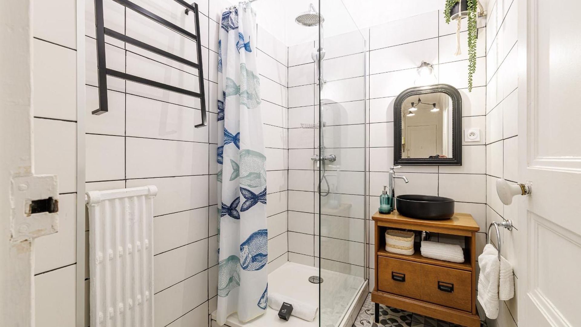 Large 2 Bdr Center Close To Train Station Nice