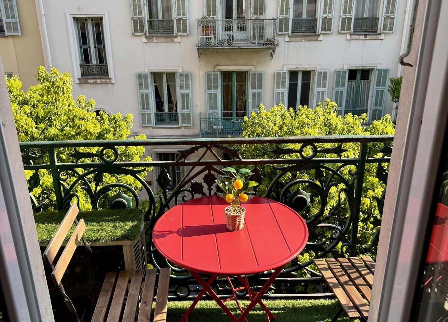 Apartment Cozy - 2 Min Walk From