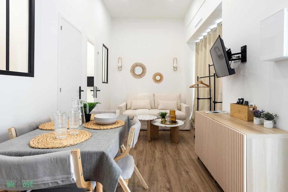 Wehost D2 - Smart & Chic Loft, 3 Mins To Beaches Apartment *