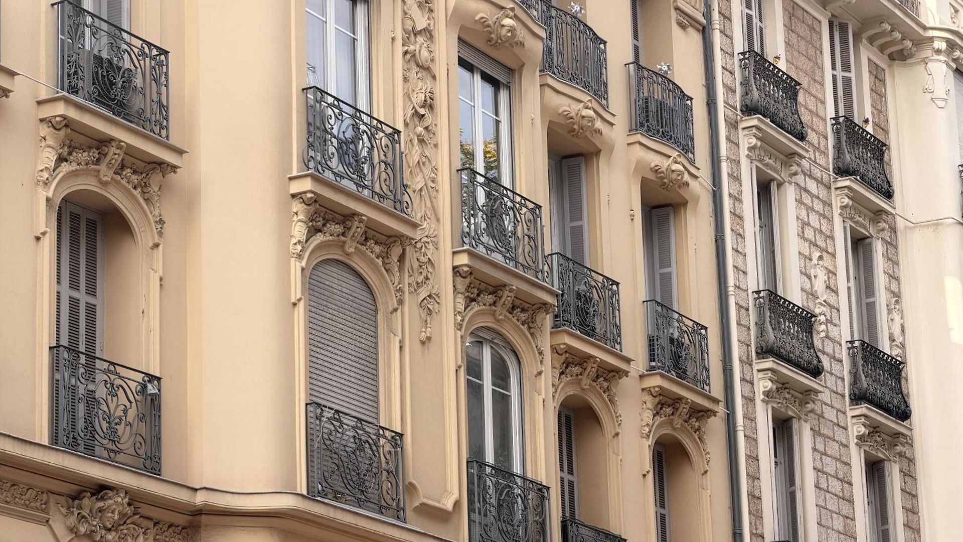 Palais Catherina 3 Pièces Et Commerces Rivoli Appartement
