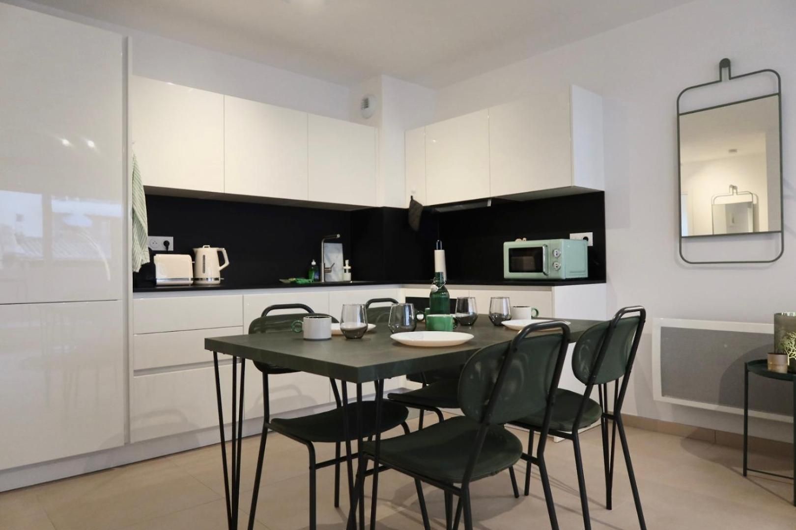 Apartment Time - Chic With Sunny Terrace, Port *