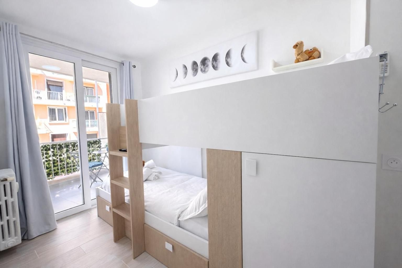 Rénové 3 Chambres, 8 Pers, à 50 M Appartement