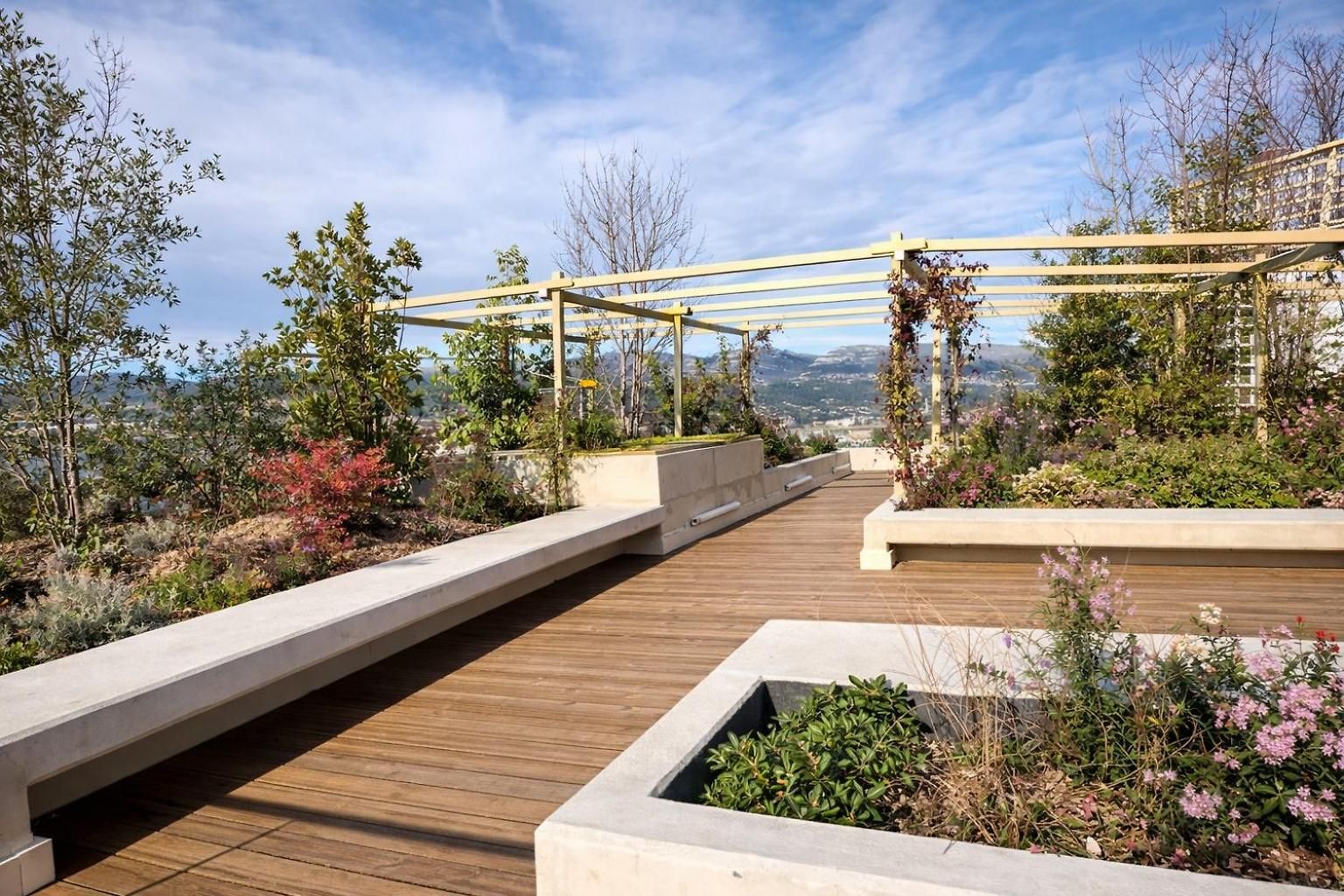 Luxury With Balcony & Rooftop Apartment Nice