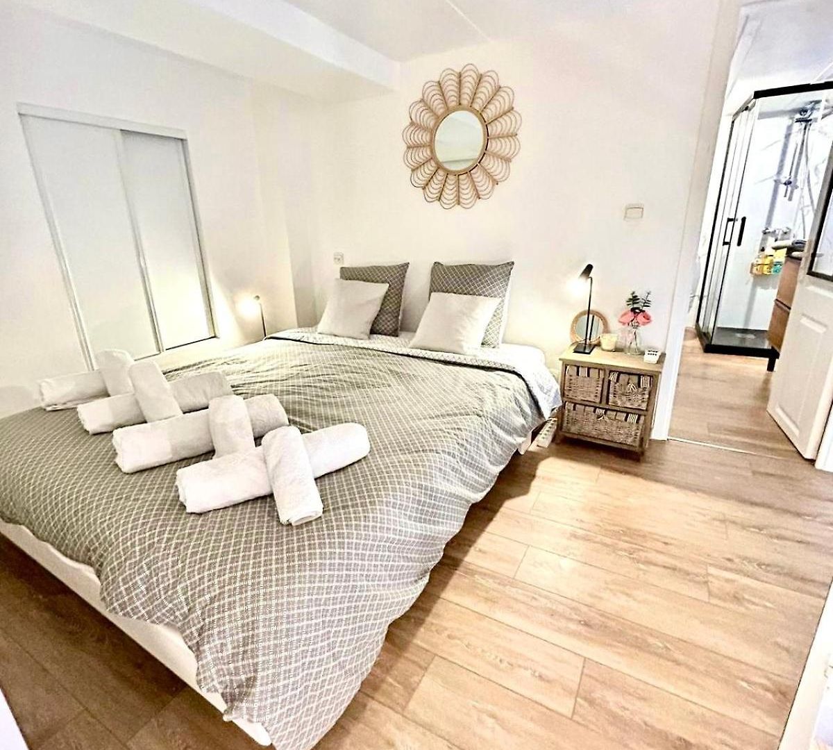 Small Duplex - Downtown - Close To Beaches