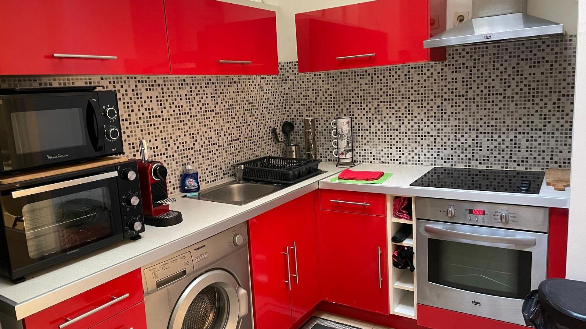 One-bedroom Near Promenade Des *