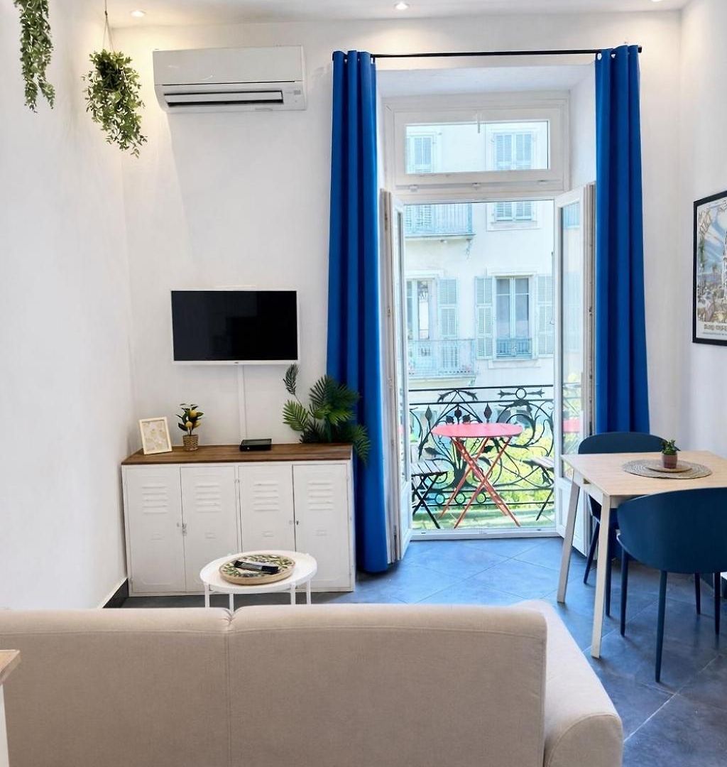 Apartment Cozy - 2 Min Walk From