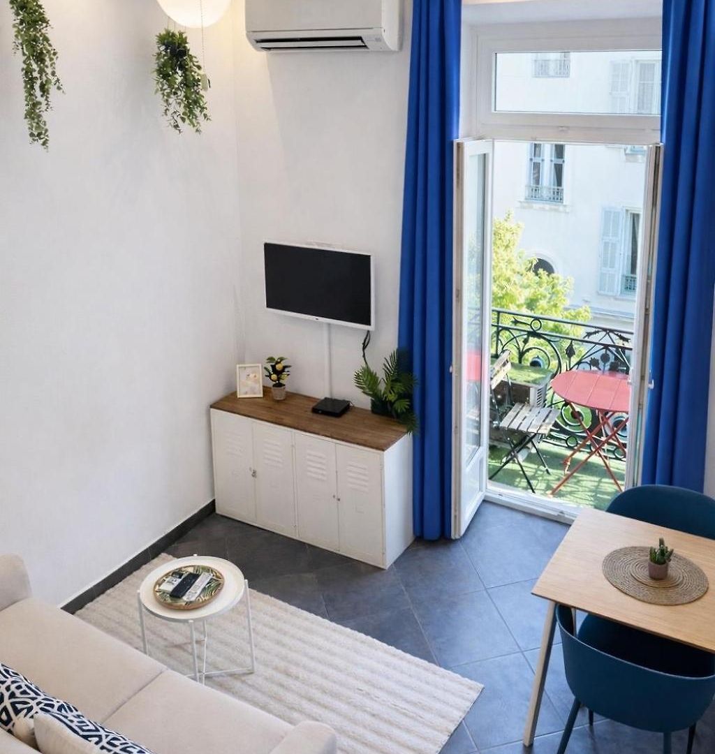 Cozy - 2 Min Walk From