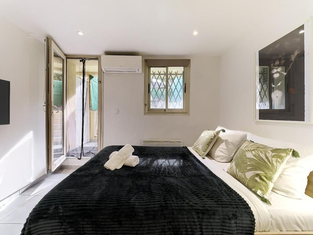 Promenade Des Anglais-2 Mins Walk To Beach- Charming Duplex -air Conditioning Wi-fi