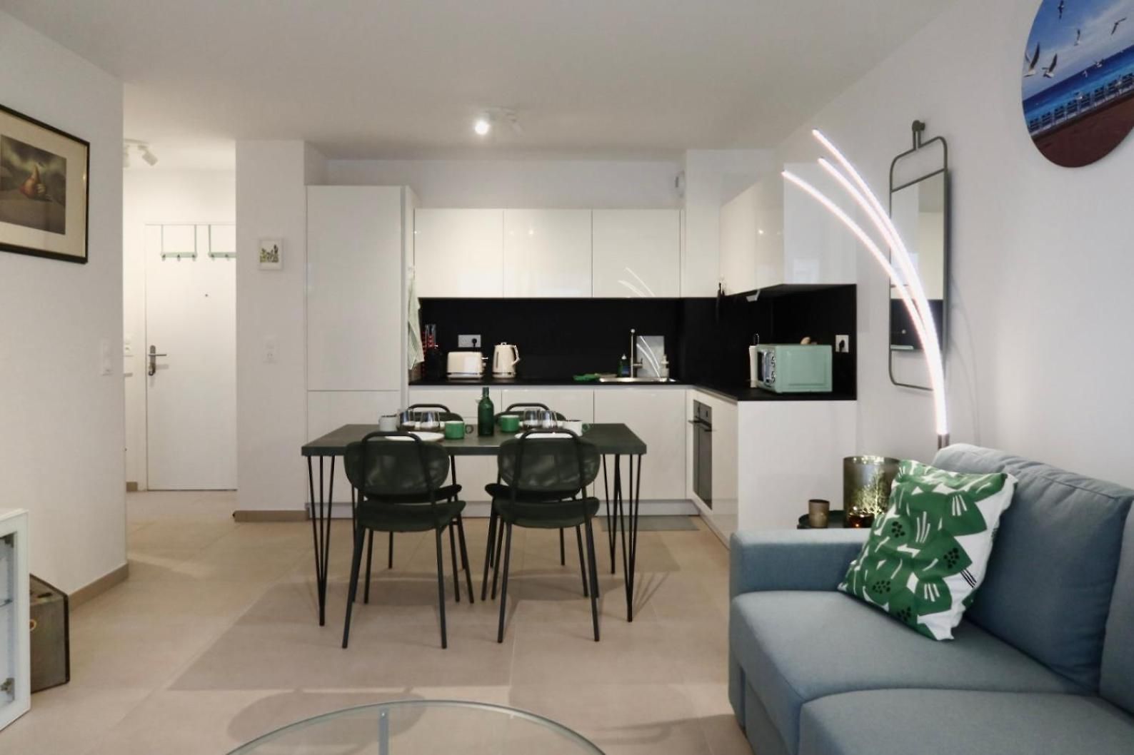 Apartment Time - Chic With Sunny Terrace, Port Nice