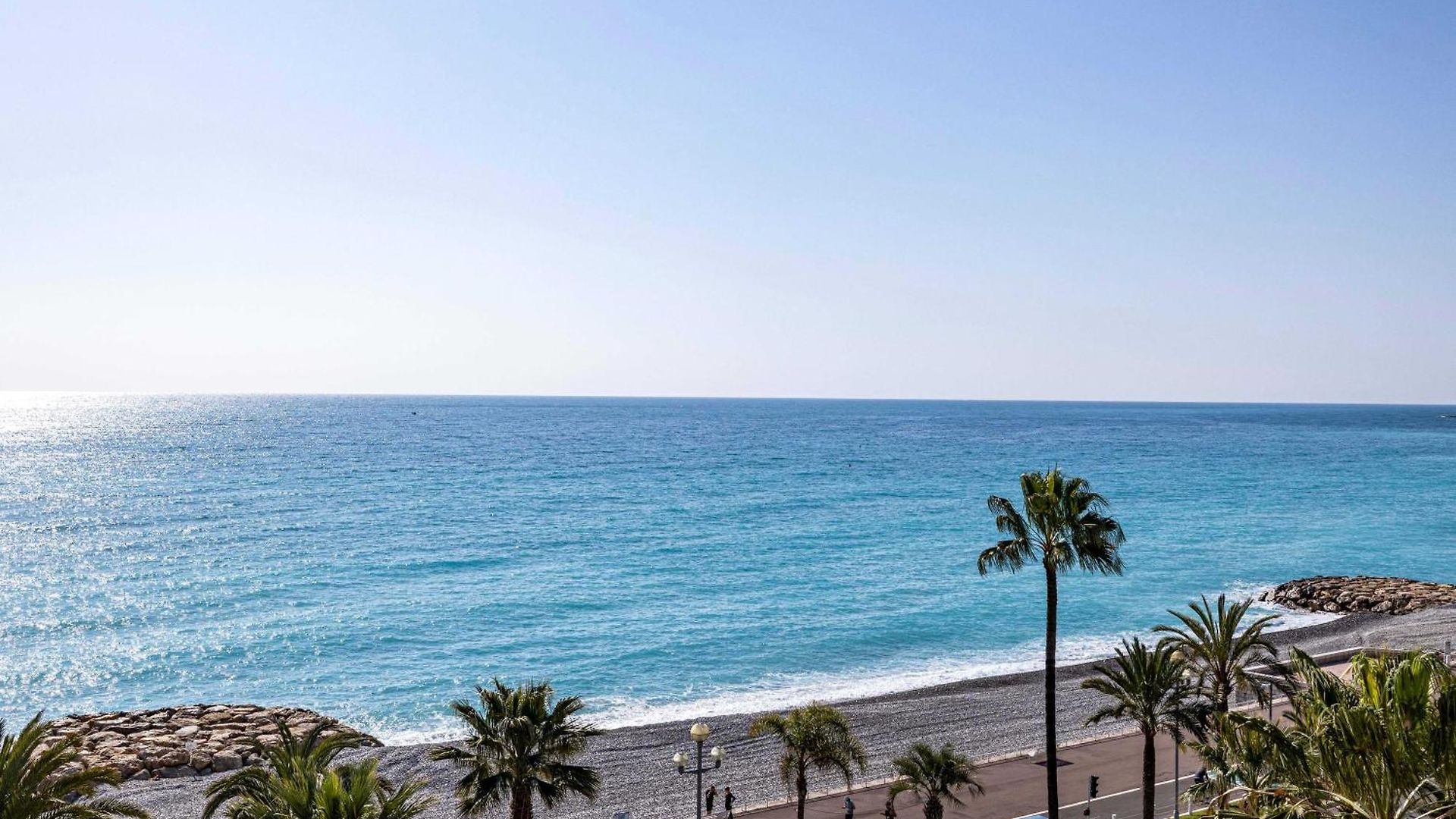 Fair-conditioned Seafront - Nice