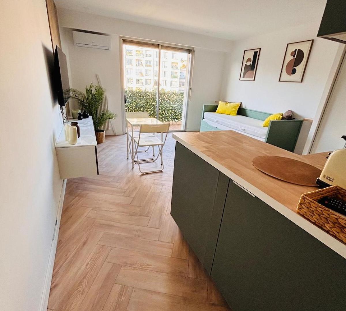 Appartement Perfectly Located Between Sea And Center