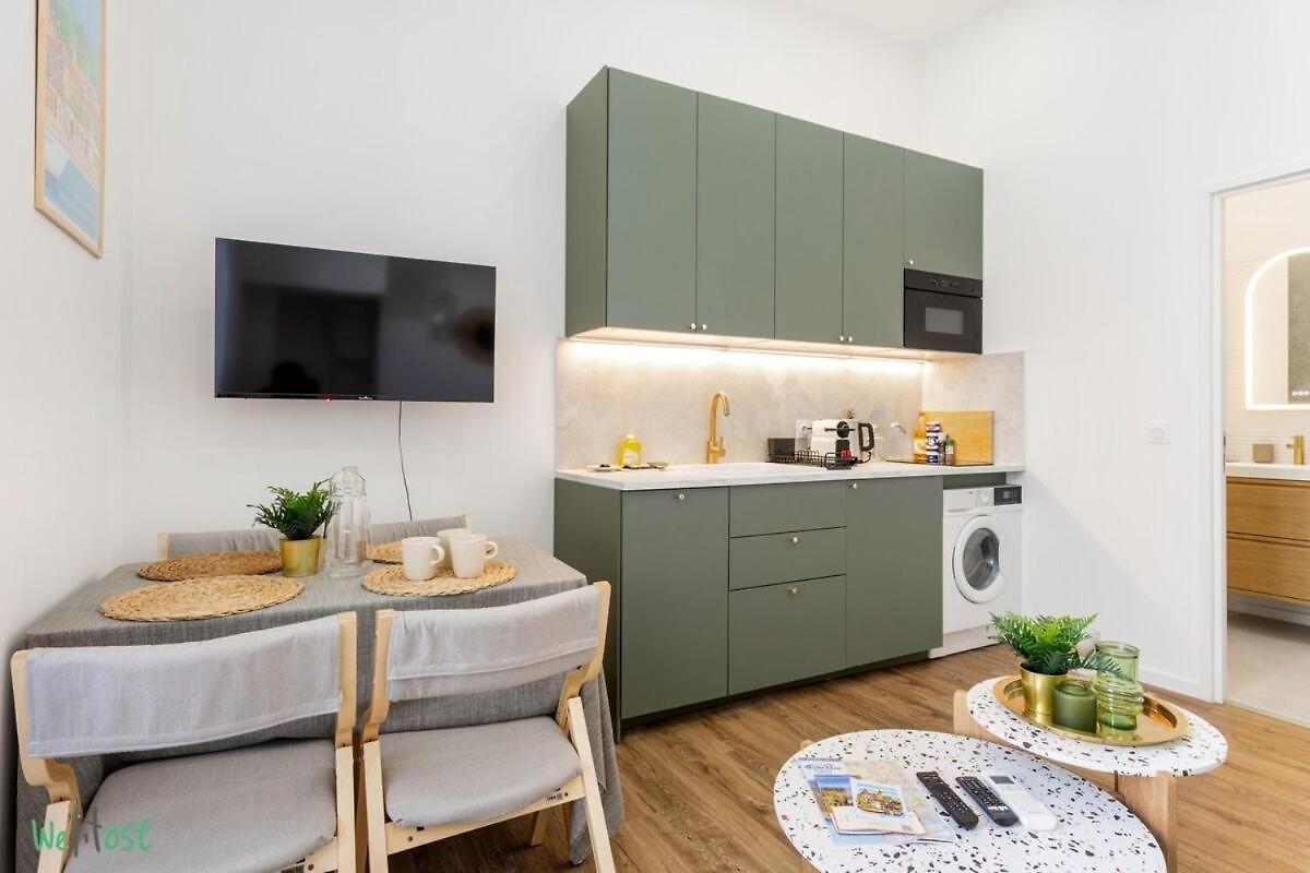 Wehost D4 - La Chic Cour 2 People Near Sea Appartement *