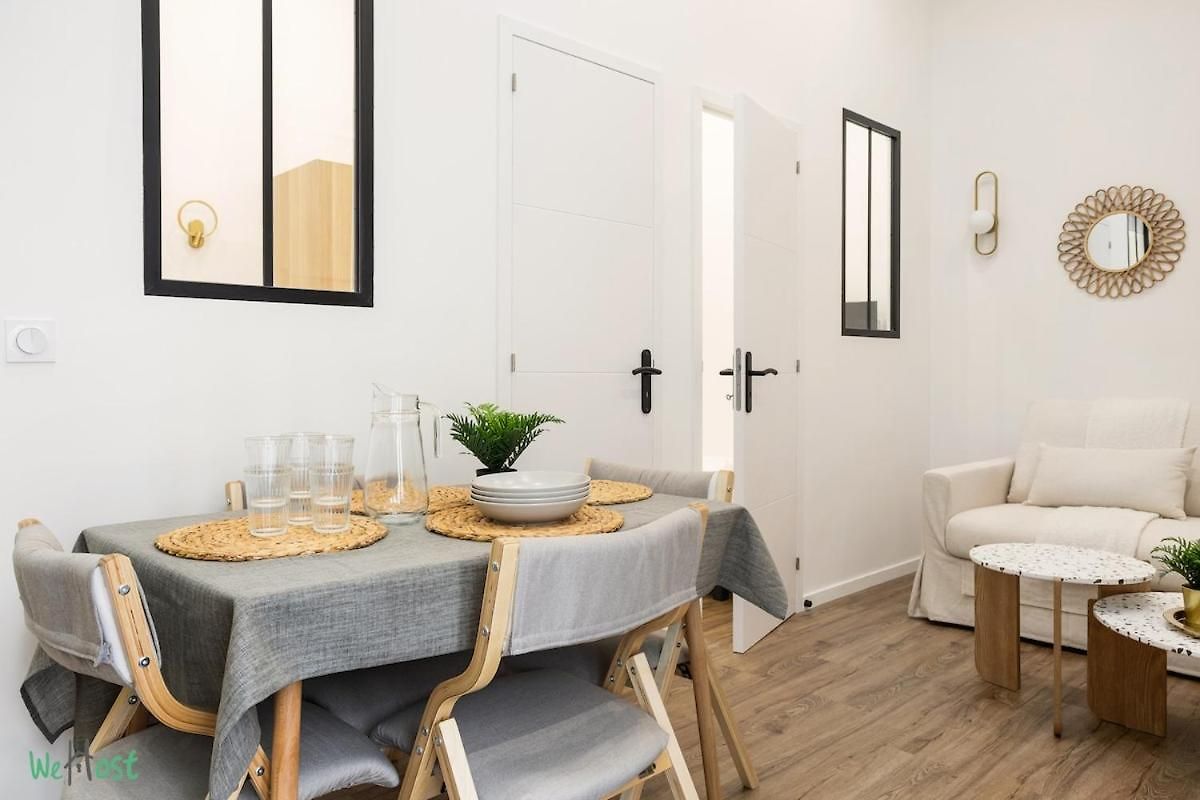 Apartment Wehost D2 - Smart & Chic Loft, 3 Mins To Beaches *