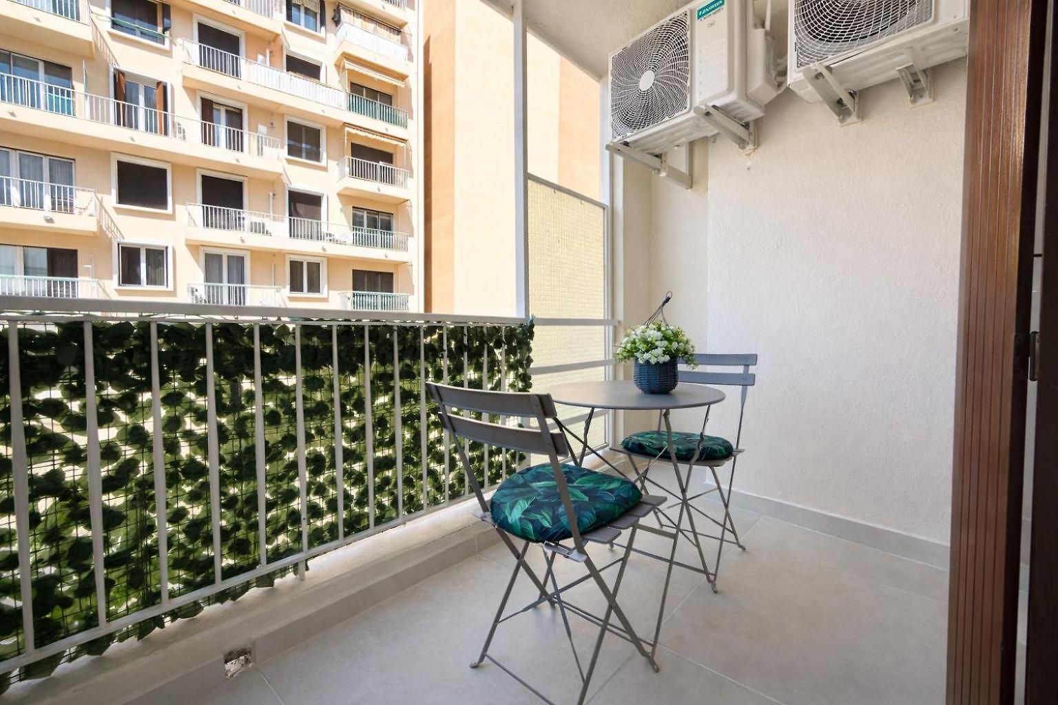 Rénové 3 Chambres, 8 Pers, à 50 M Nice