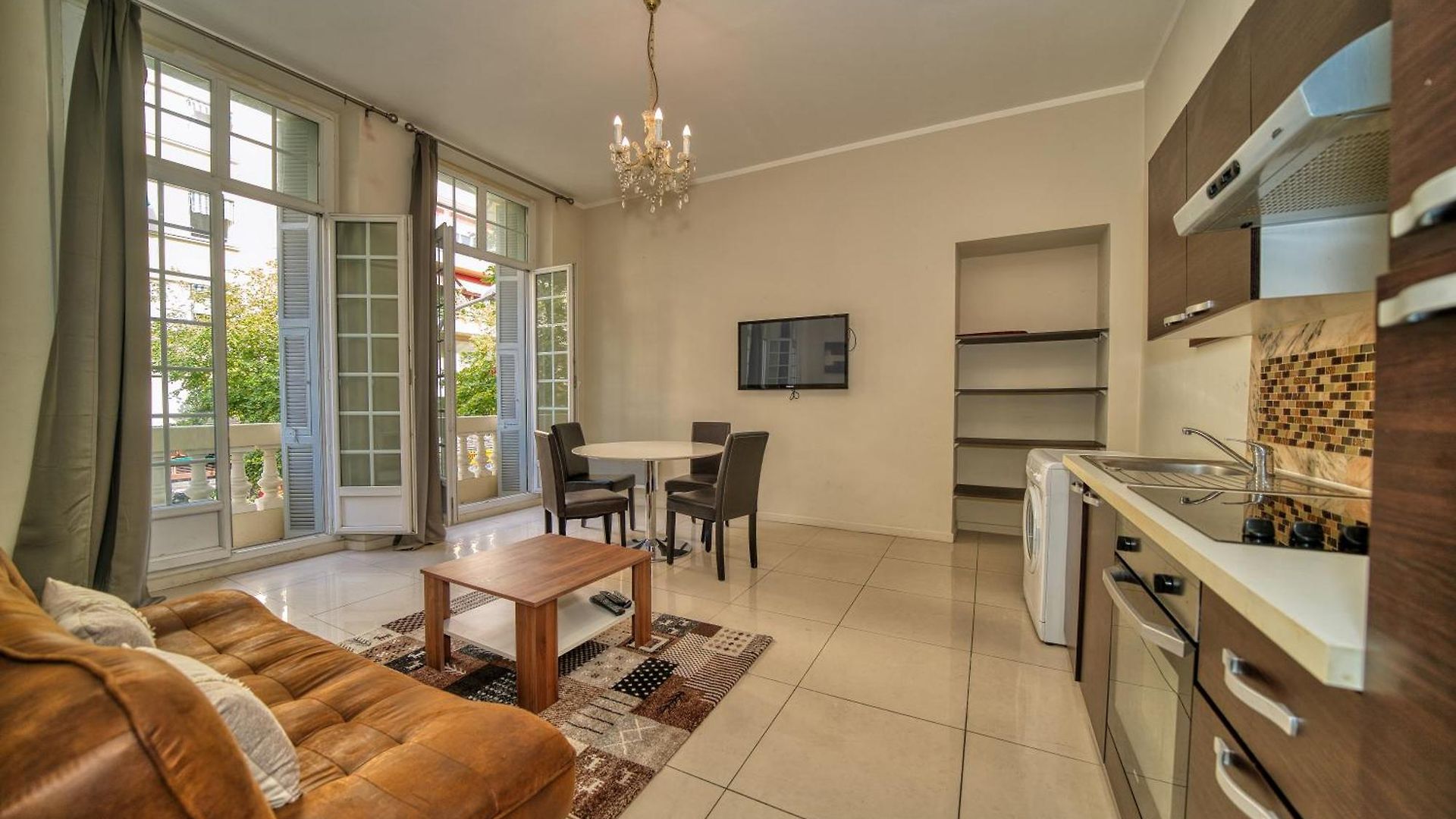 Stylish 1-bedroom Minutes From Beach&promenade
