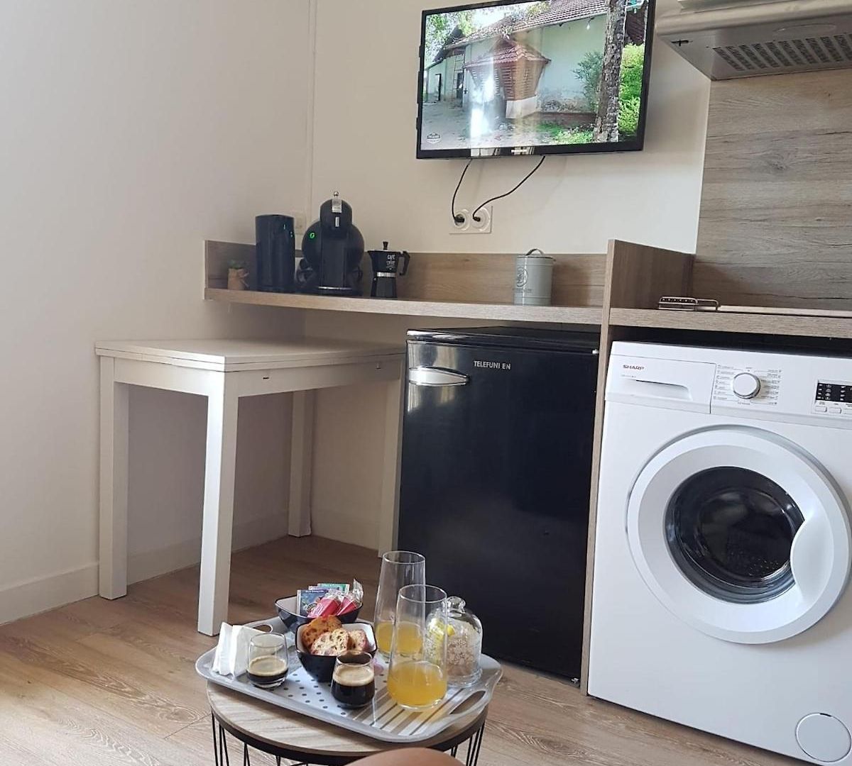 Promenade Des Anglais-2 Mins Walk To Beach- Charming Duplex -air Conditioning Wi-fi Appartement